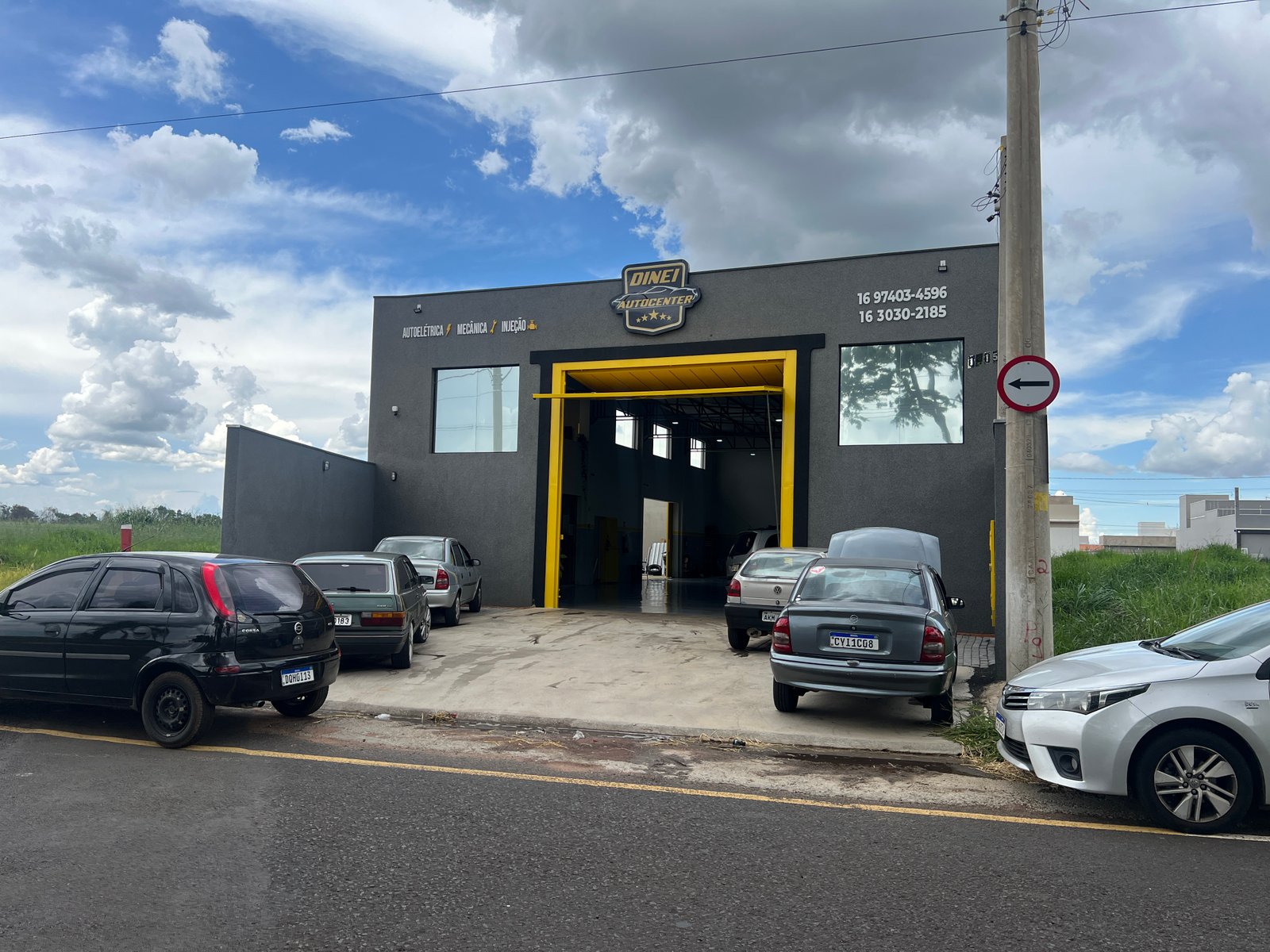 Claudinei e Thaís na Oficina Dinei Auto Center e Elétrica